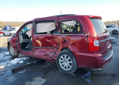 2015 Chrysler Town & Country Touring z USA, uszkodzony, nr VIN 2C4RC1BG8FR539446